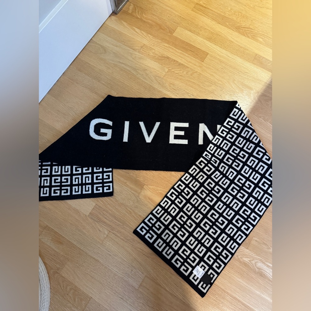 Givenchy Monochrome Geometric Scarf